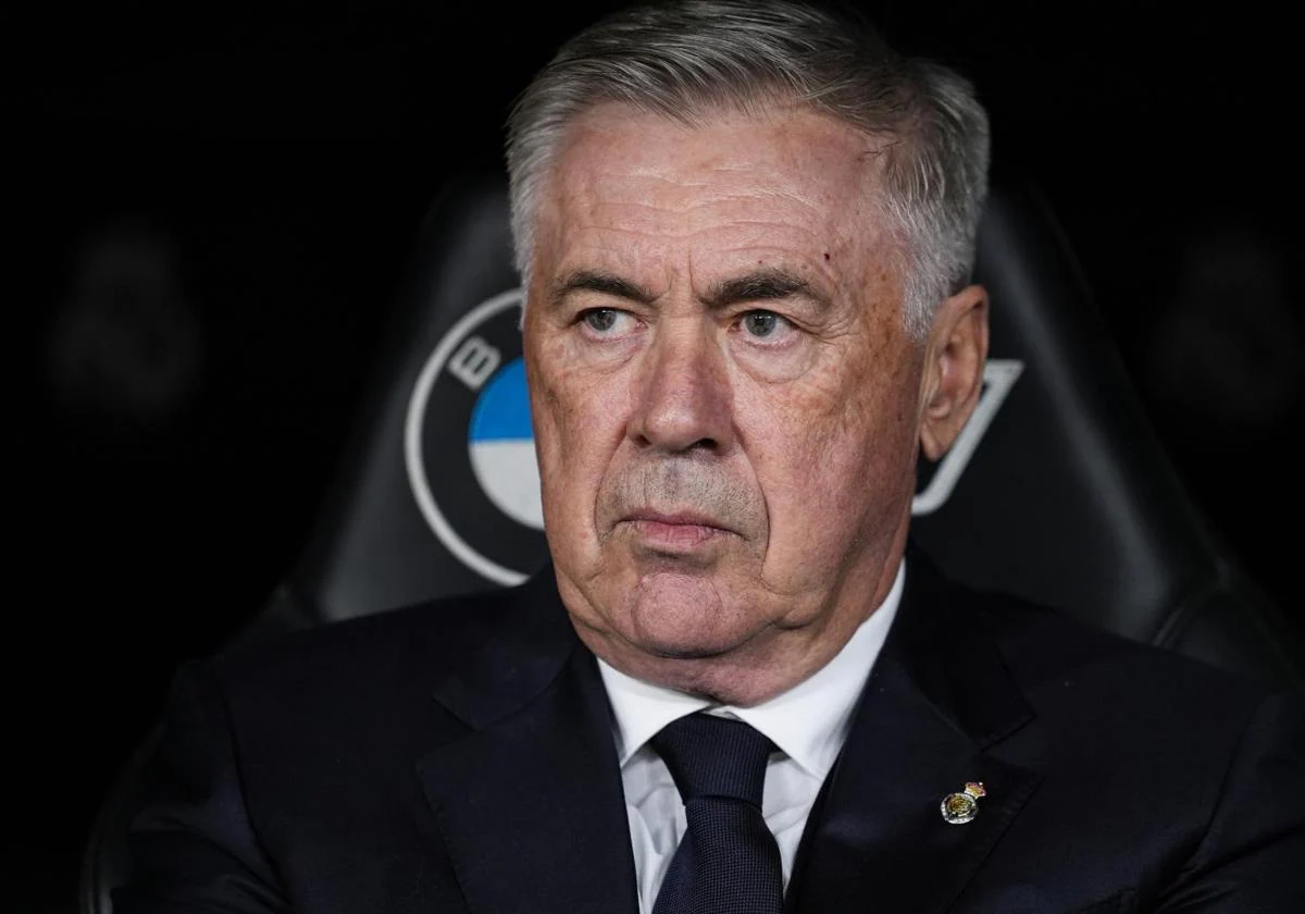 Carlo Ancelotti, entrenador del Real Madrid, muy serio en el clásico.