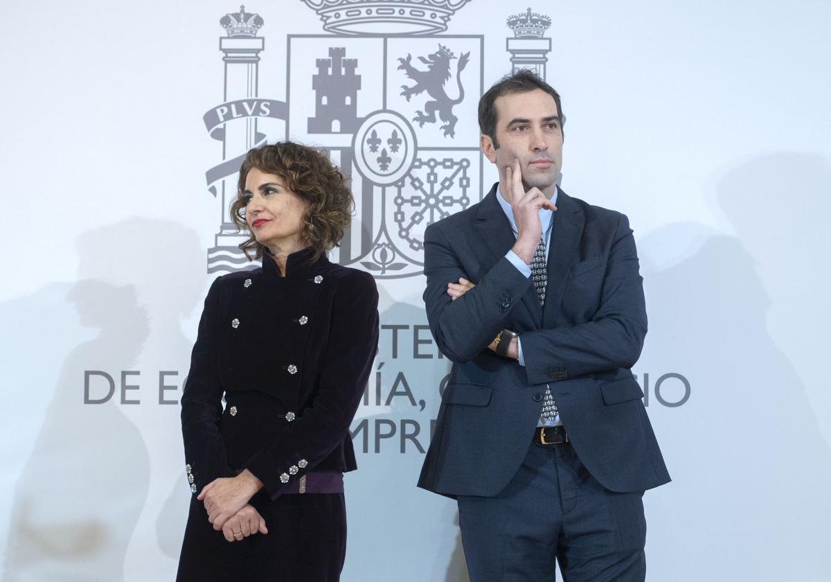 La vicepresidenta y ministra de Hacienda, María Jesús Montero, y el ministro de Economía, Carlos Cuerpo.