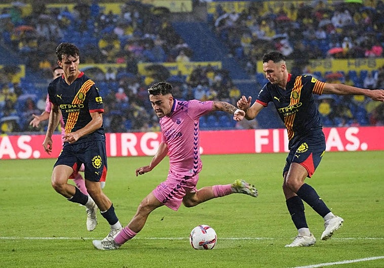 Las Palmas vuelve a ganar y sale del descenso ante el Girona