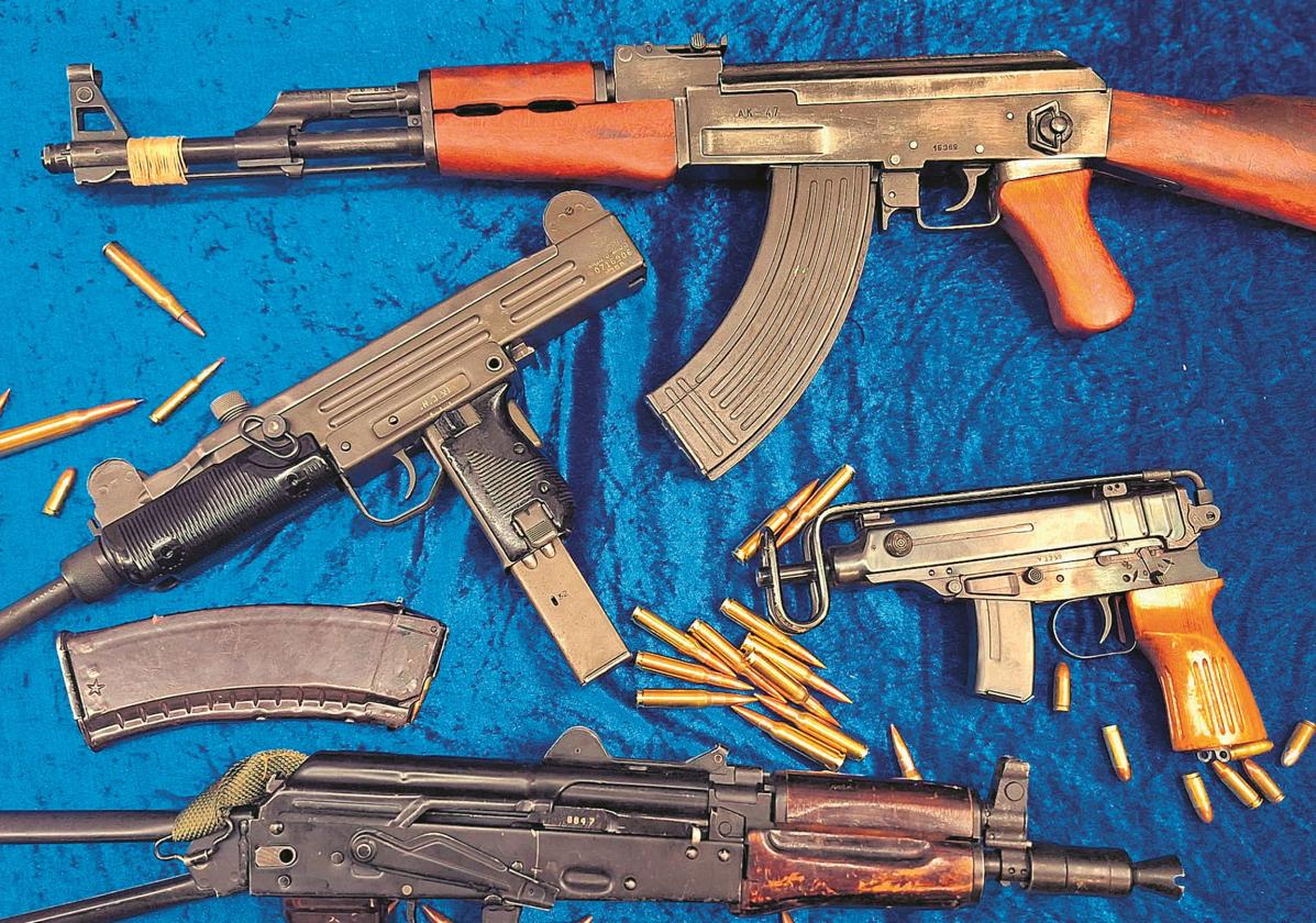 Ametralladora Scorpion VZ61, UZI israelí, AK 47... Son algunas de las armas localizadas por la Policía.