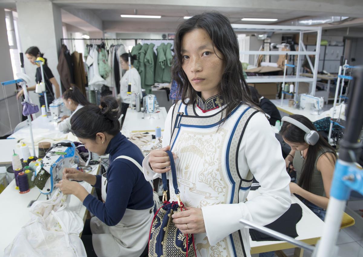 Imagen secundaria 1 - Imágenes en el interior de la fábrica de la marca, en la capital de Mongolia.