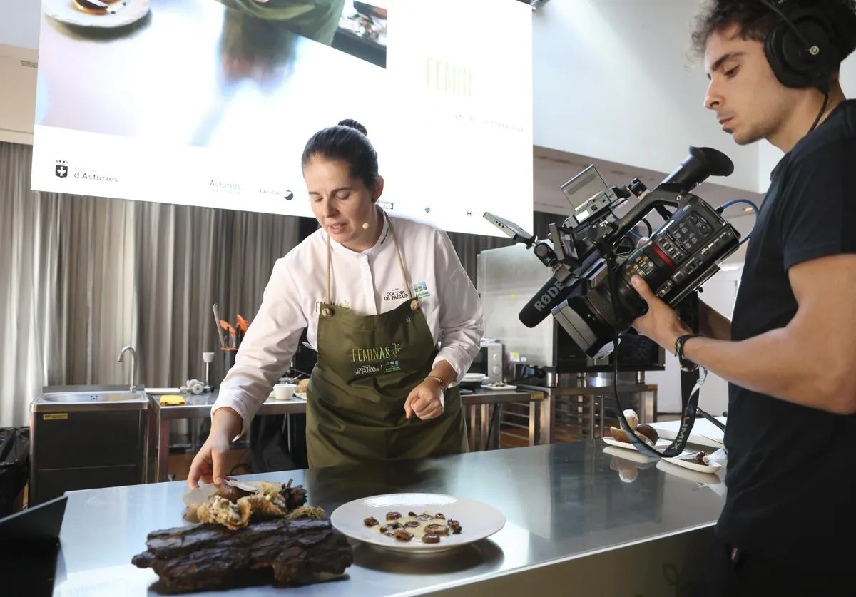 La cocinera soriana Elena Lucas presentó algunas de un menú donde todos los ingredientes principales son setas.