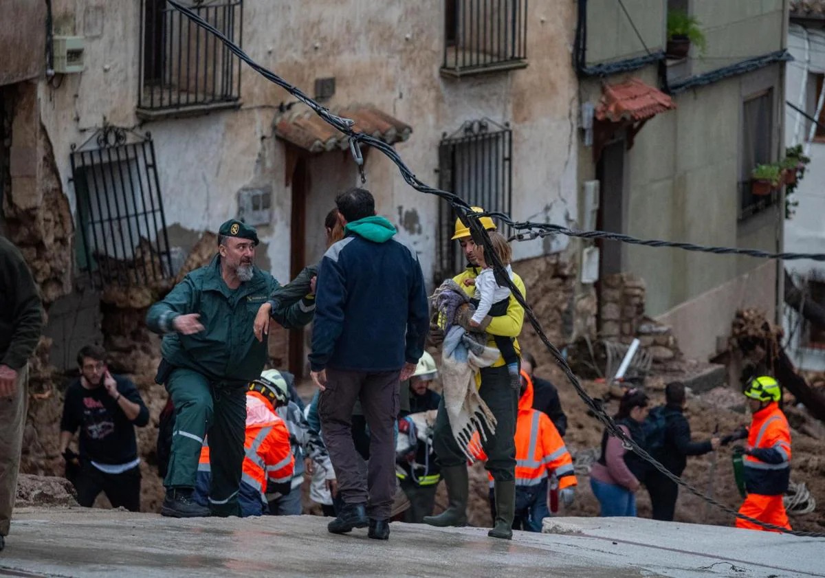 Imagen principal - Consecuencias de la DANA en diferentes puntos de España.