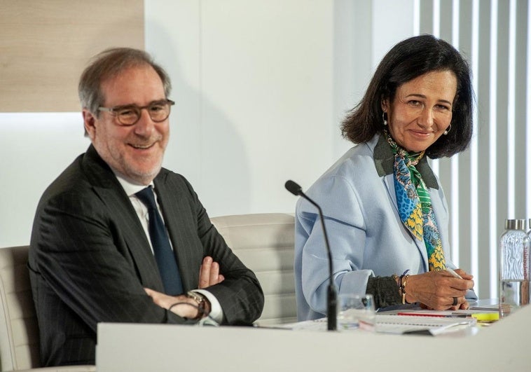 La presidenta de Banco Santander, Ana Botín, junto al consejero delegado Héctor Grisi.