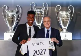 Vinicius y Florentino Pérez, el día en el que se oficializó la renovación del brasileño.