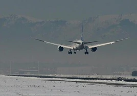 Un avión despegando del aeropuerto de Barajas.