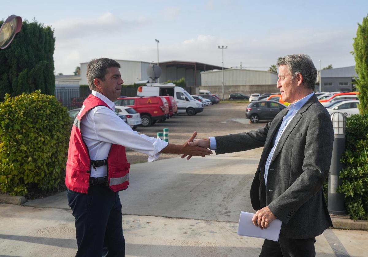 El líder del PP, Alberto Núñez Feijóo, junto a Carlos Mazón, presidente valenciano