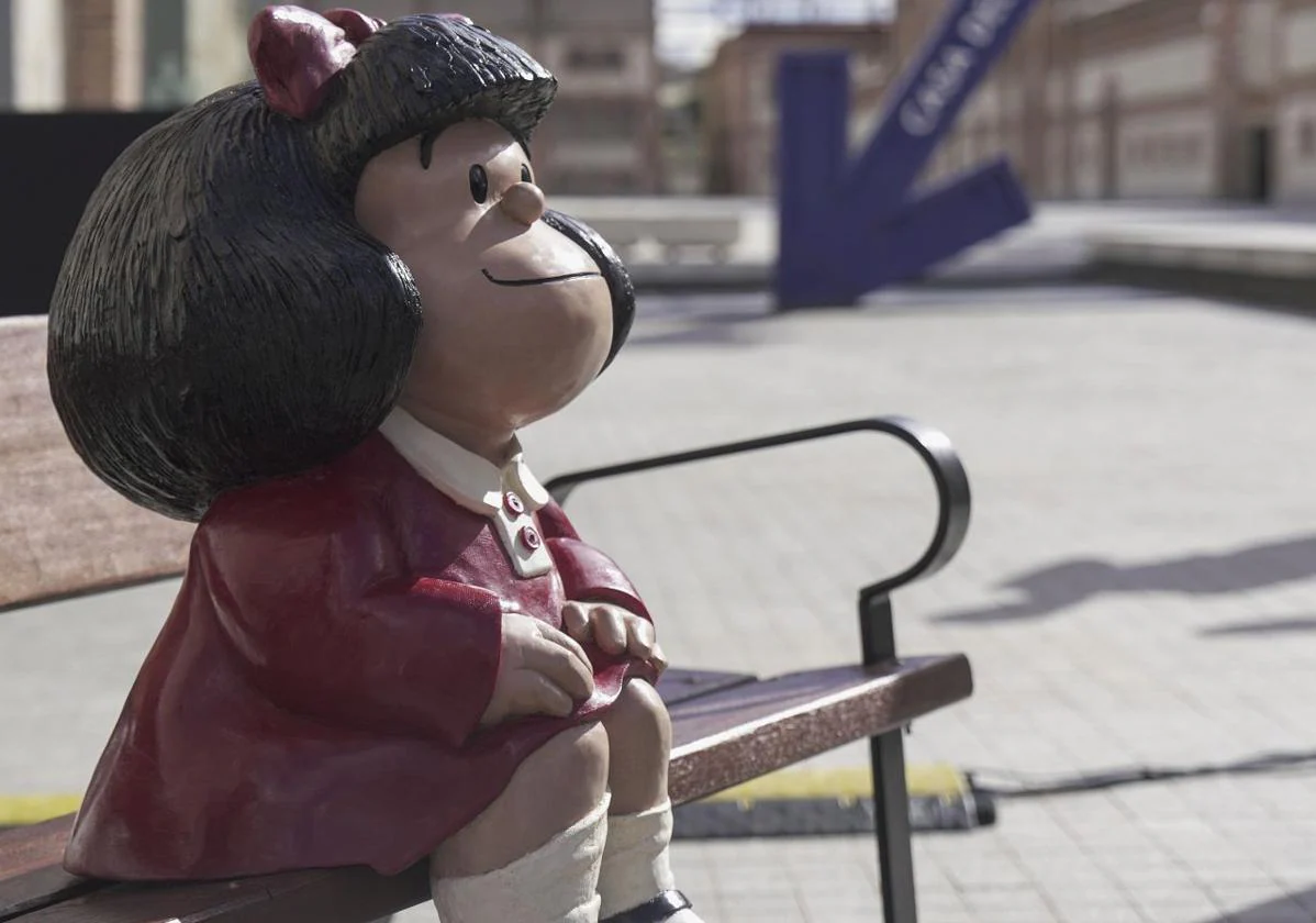 La estatua de Mafalda en la Casa del Lector de Madrid.