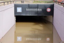 Entrada al párking del centro comercial.