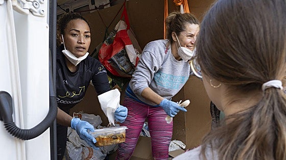 Mascarilla, guantes y cuidado con los alimentos: las recomendaciones sanitarias para los voluntarios
