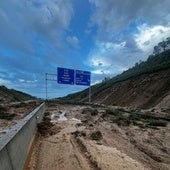 Las lluvias torrenciales dejan a Barcelona sin trenes, carreteras inundadas y vuelos con retrasos