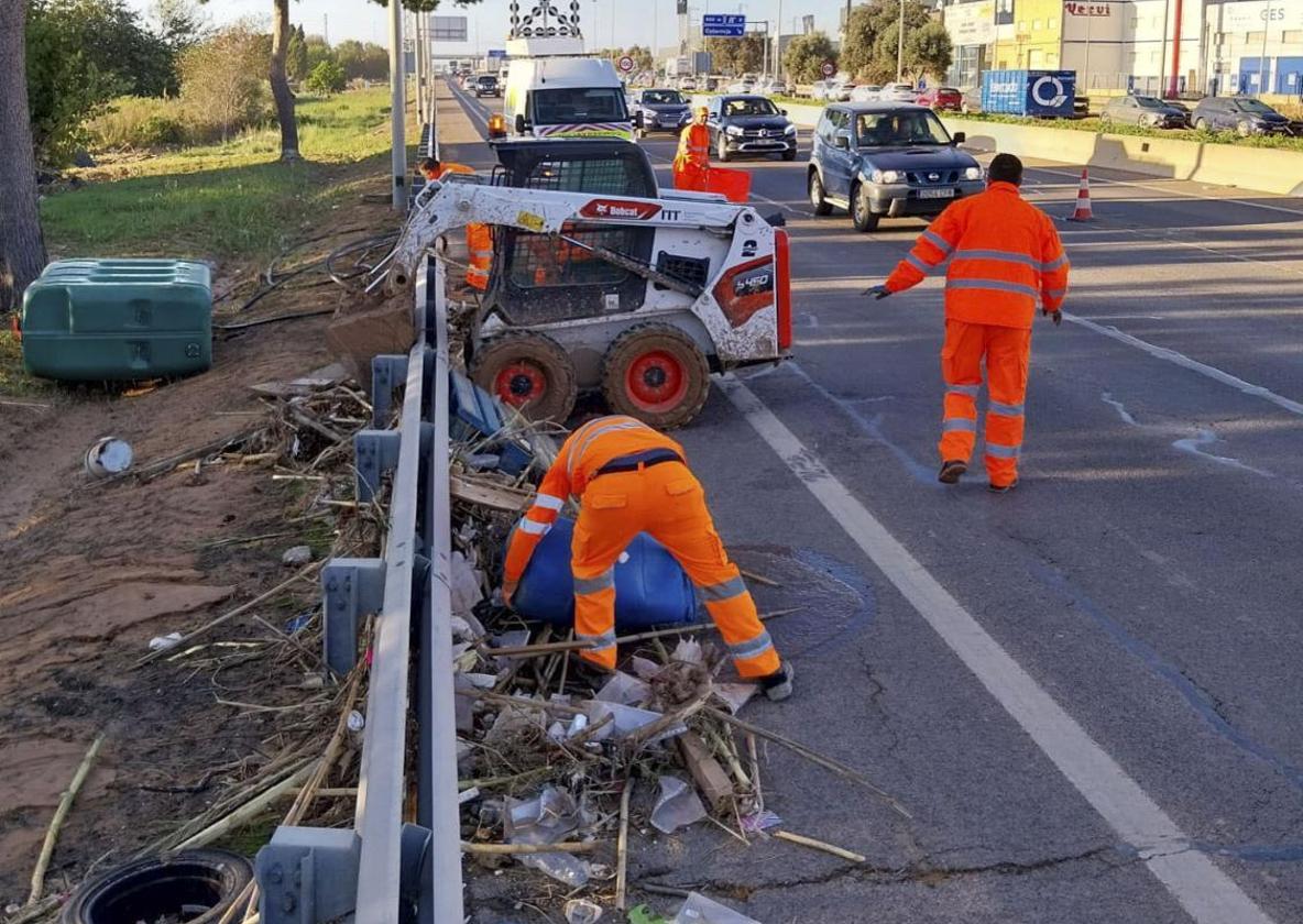 Trabajos de la carretera V-31 en Sedaví, afectada por la DANA