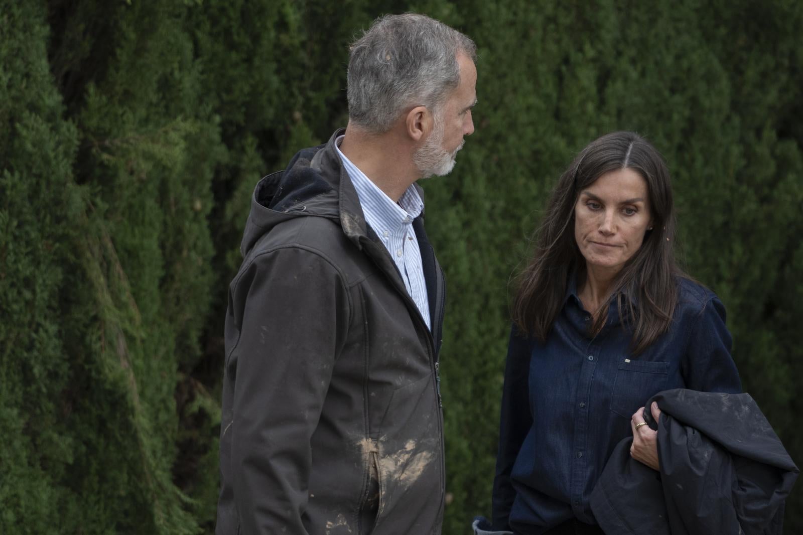 Felipe VI y doña Letizia tras su vuelta al Cecopi.