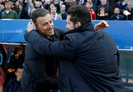 Luis Enrique y el Cholo Simeone se saludan, en una imagen de archivo.