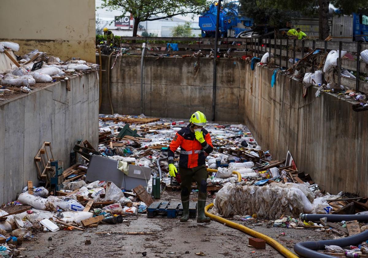 Destrozos en las inmediaciones del centro comercial Bonaire.