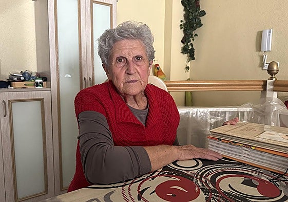 Josefa Castro, en su casa de Paiporta.