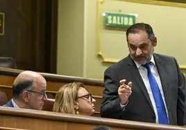 El diputado José Luis Ábalos interviene en el pleno del Congreso.