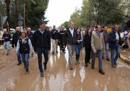 Pedro Sanchez y el rey Felipe VI en su vista a Paiporta.