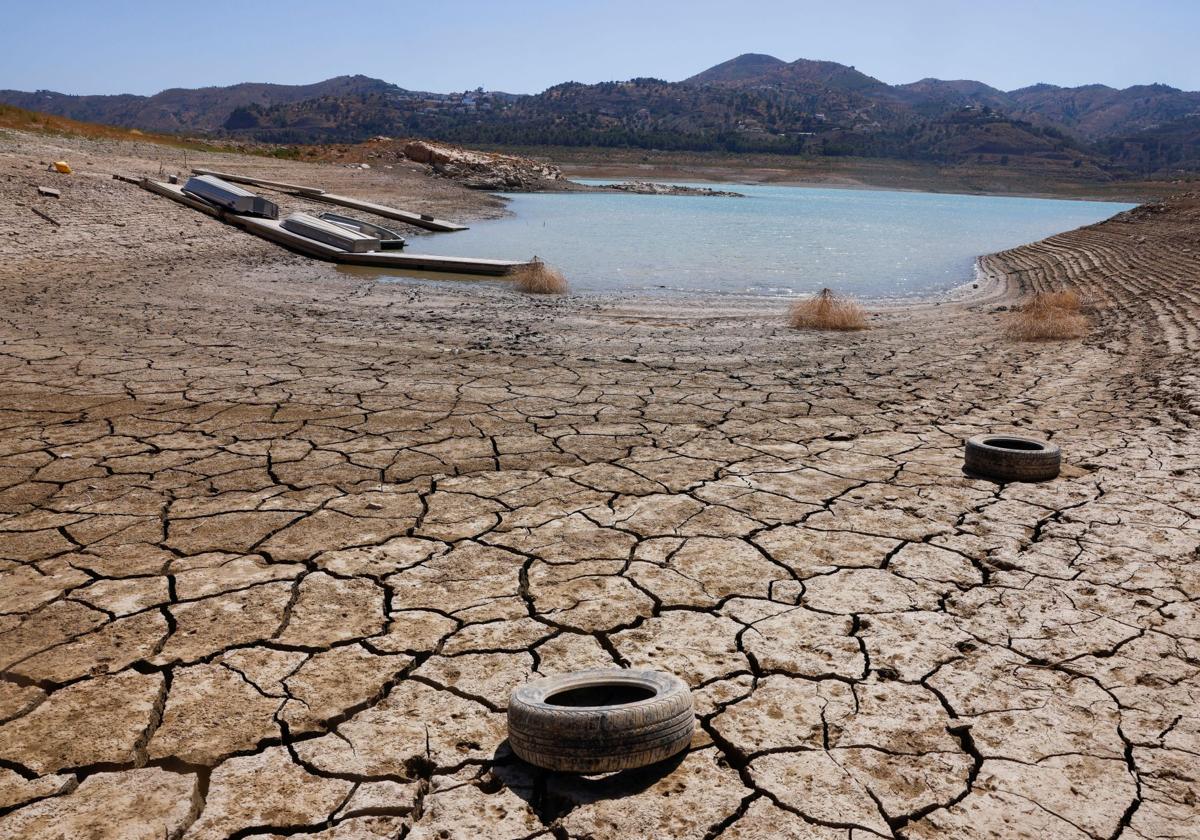 Pantano en la Viñuela, en Málaga, durante la sequía de 2022.