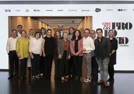 Representantes de las compañías agrupadas en torno a la comunidad Líderes con Propósito en un receso de la jornada de pensamiento crítico