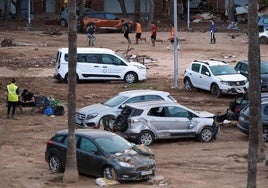 Coches abandonados en Massanassa, esta semana.