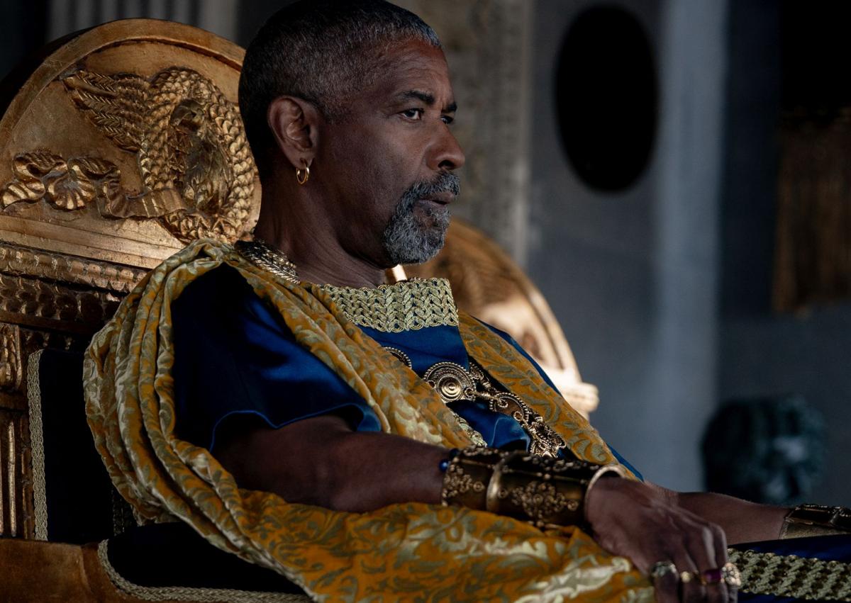 Imagen secundaria 1 - Arriba, Ridley Scott con Paul Mescal, durante el rodaje; debajo, Denzel Washington y Connie Nielsen. 