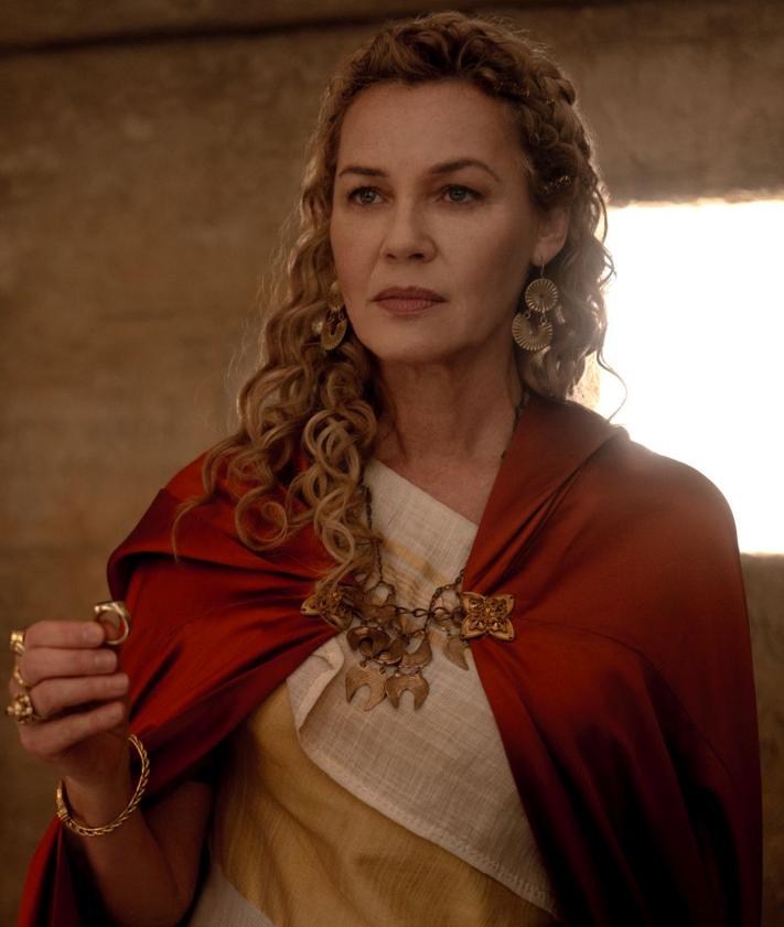 Imagen secundaria 2 - Arriba, Ridley Scott con Paul Mescal, durante el rodaje; debajo, Denzel Washington y Connie Nielsen. 