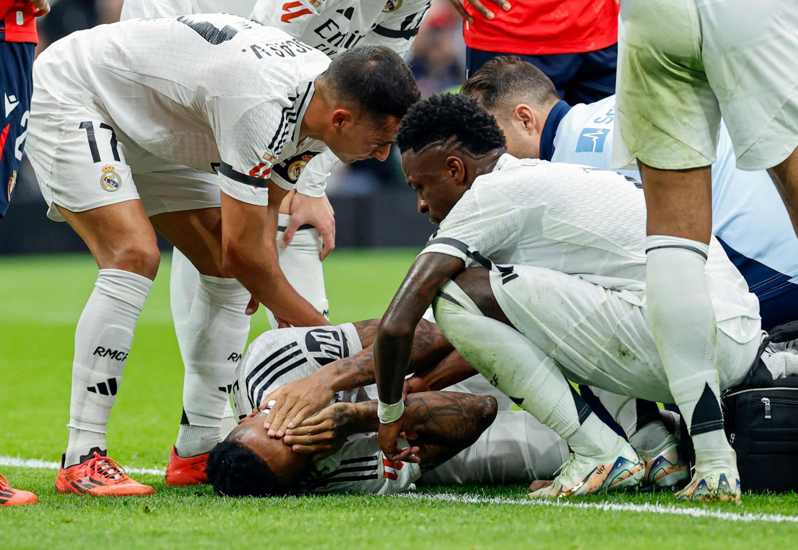 Éder Militao se retuerce de dolor tras romperse el ligamento cruzado de su rodilla derecha