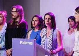 Irene Montero junto a varios de sus compañeros de Podemos.