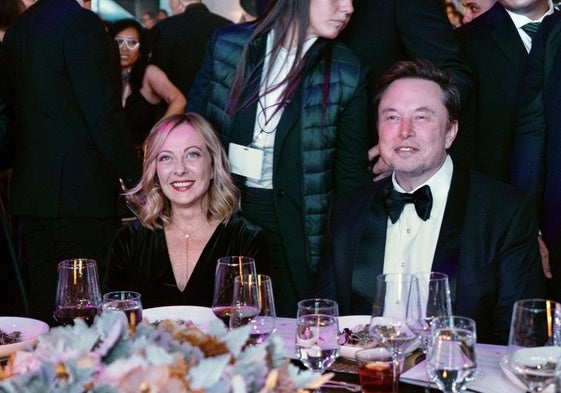 Meloni y Musk participan en una ceremonia celebrada en el salón Ziegfeld de Nueva York en septiembre.