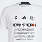 Los afectados por la DANA, homenajeados por la selección con una camiseta especial