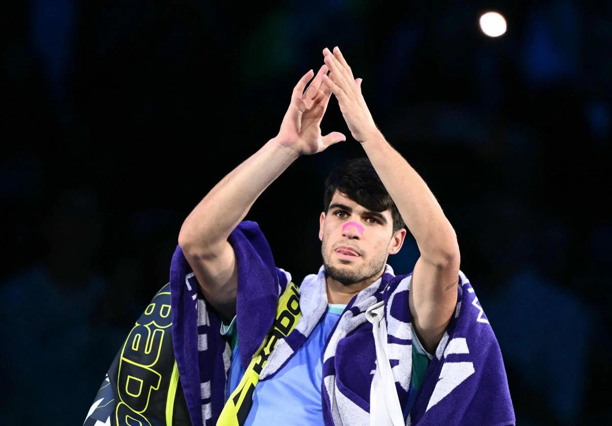 Carlos Alcaraz se despide tras caer ante Alexander Zverev.