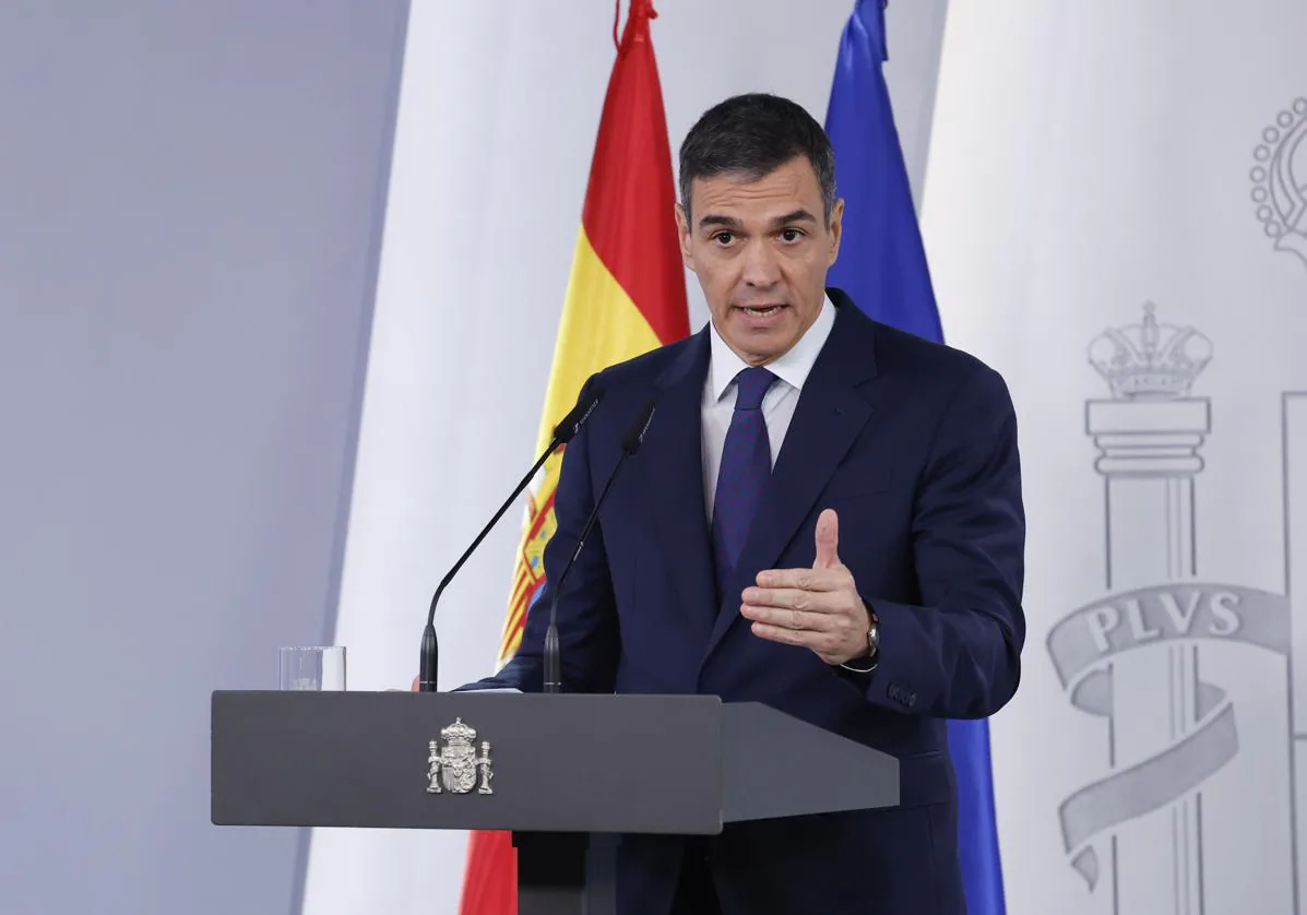 El presidente del Gobierno, Pedro Sánchez, en una comparecencia en Moncloa sobre la DANA.