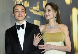 Angelina Jolie y su hijo Knox Jolie-Pitt.