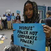 Activistas en la COP29.