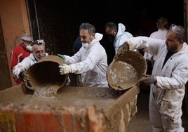 Voluntarios en Paiporta.