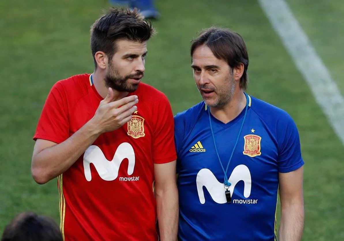 gerard Piqué y Julen Loptegui, con la selección.