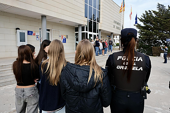 Detenido un menor de 17 años acusado de matar a su expareja de 15 en Orihuela