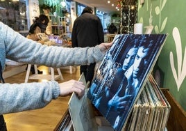 Vinilo en una tienda de discos