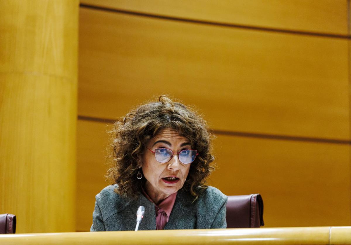 María Jesús Montero este martes en la comisión de investigación del 'caso Ábalos' en el Senado