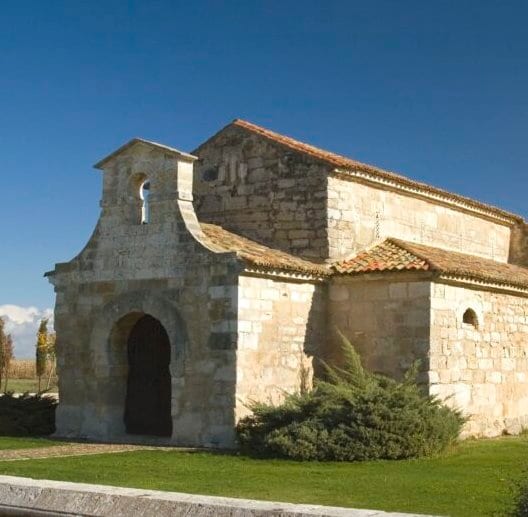 La iglesia más antigua de España lleva en pie desde el siglo VII y es uno de los monumentos más bonitos de Palencia