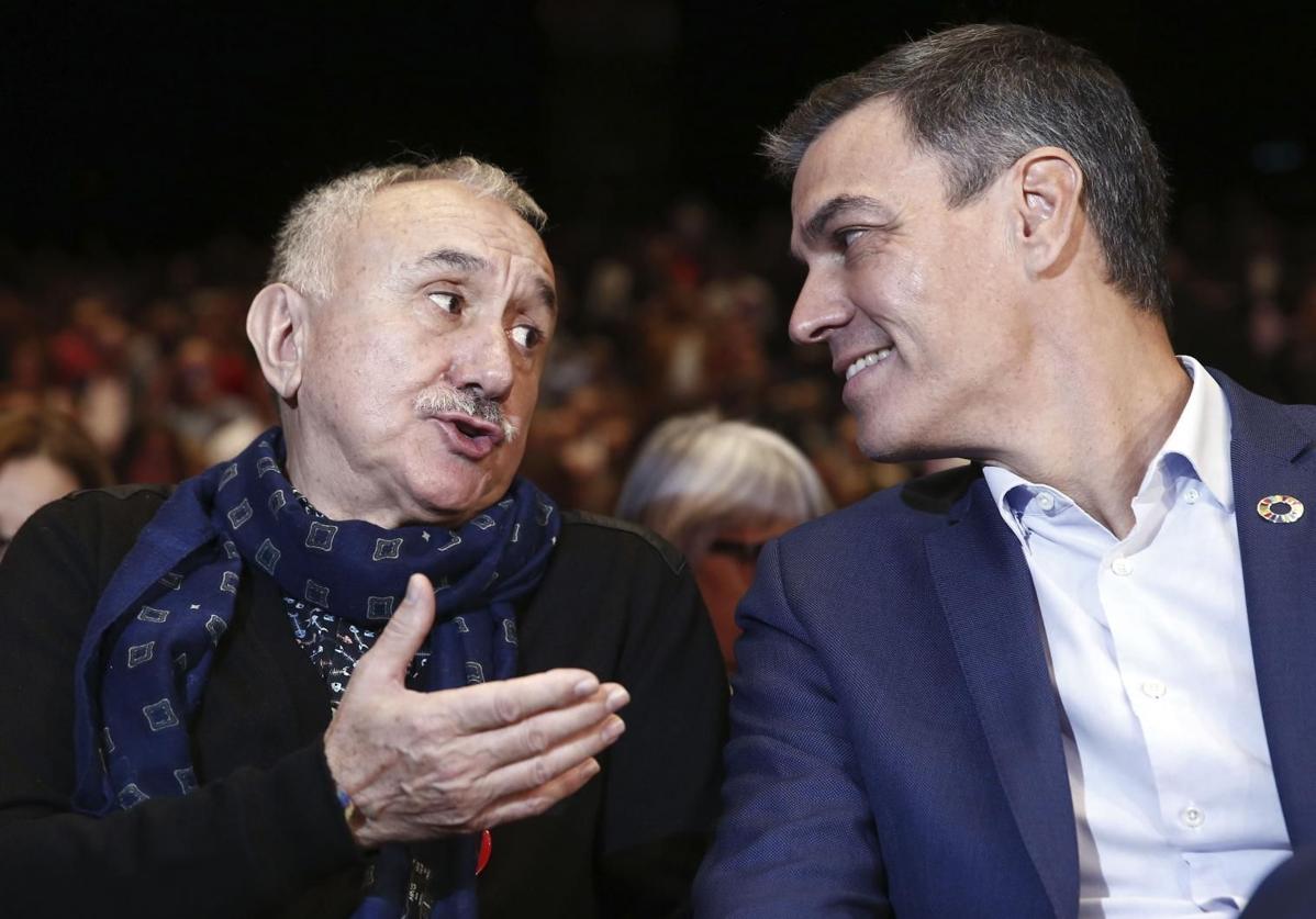 Pedro Sánchez junto a Pepe Álvarez, en el congreso de UGT en Barcelona.