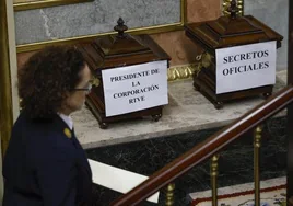 Urnas para la elección del presidente de RTVE en el Congreso.