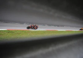 El piloto de Moto3 KTM  Danny Kent durante la ronda clasificatoria del Gran Premio de Malasia en 2012