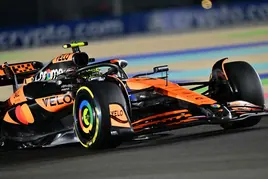 Lando Norris pilota el McLaren en Losail.