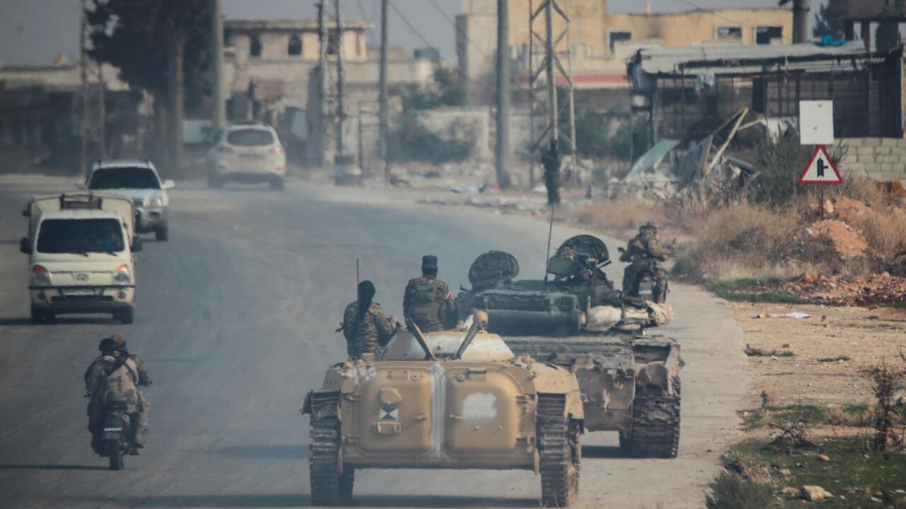 Suriye ordusu, isyancıların askeri baskısı karşısında Halep'ten çekildiğini kabul etti