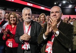 Los expresidentes de la Junta de Andalucía Manuel Chaves y José Antonio Griñán ovacionados en el Congreso del PSOE: