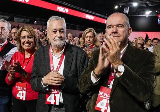 Los expresidentes de la Junta de Andalucía Manuel Chaves y José Antonio Griñán ovacionados en el Congreso del PSOE: