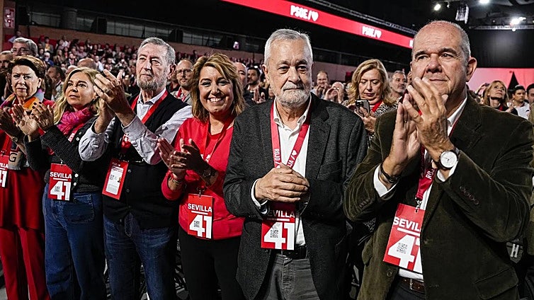 El Congreso socialista ovaciona a Chaves y Griñán