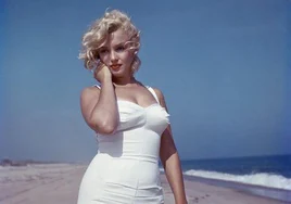 Marilyn Monroe, en la playa.